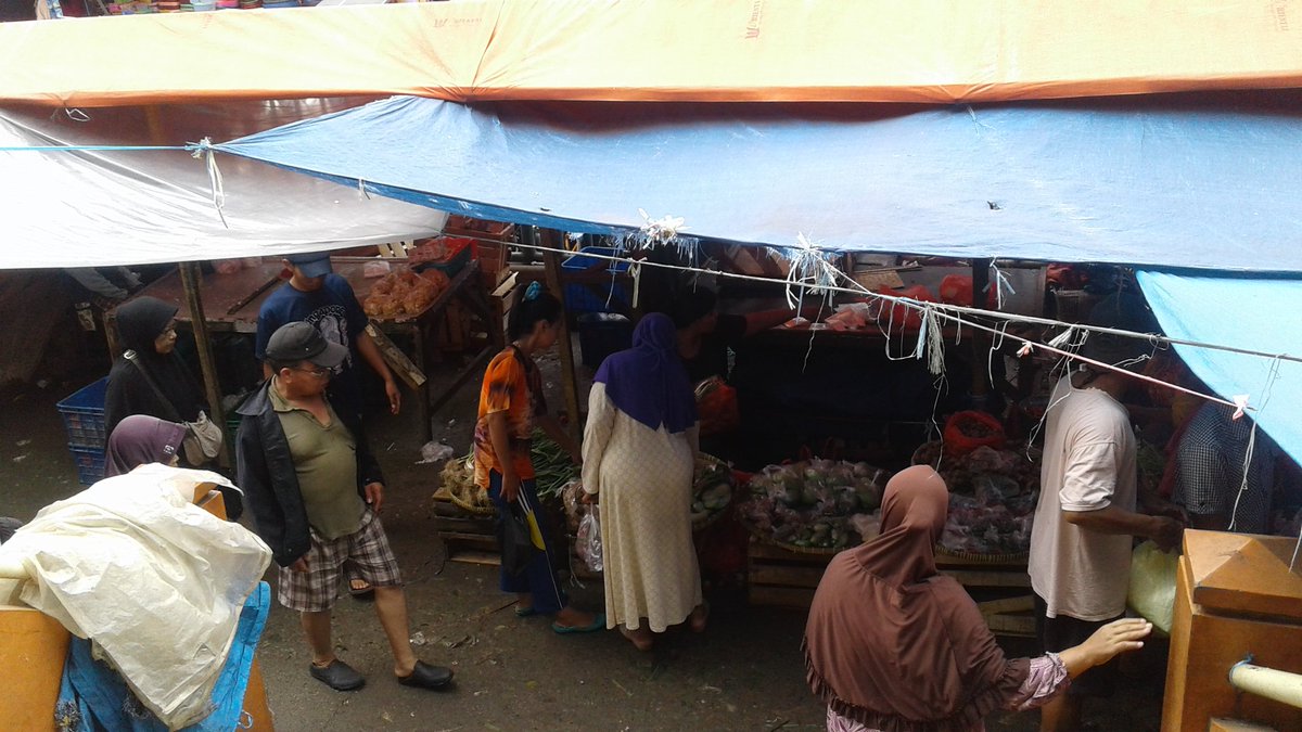 Hiruk Pikuk Pasar Baru Bekasi..