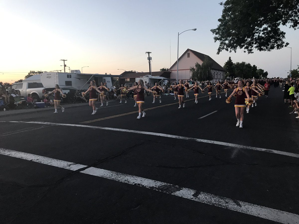 ChiefMLHS's tweet photo. MLHS Cheer leads our school's big impact crew. #MLHSChiefChat https://t.co/YHAEtXFRqW