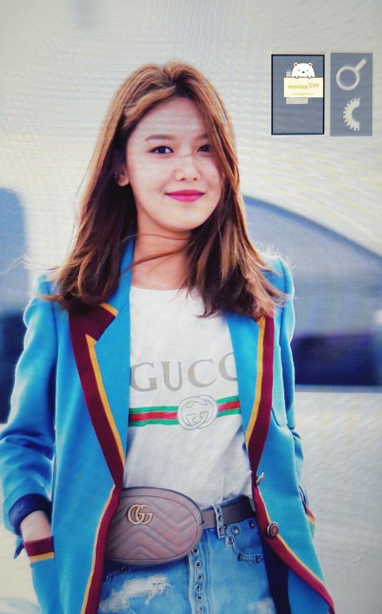 [PIC][28-05-2017]SooYoung khởi hành đi Florence - Ý để tham dự Show diễn “GUCCI Cruise 2018 Collection in Florence” vào trưa nay  DA4pIxPU0AAJKAI