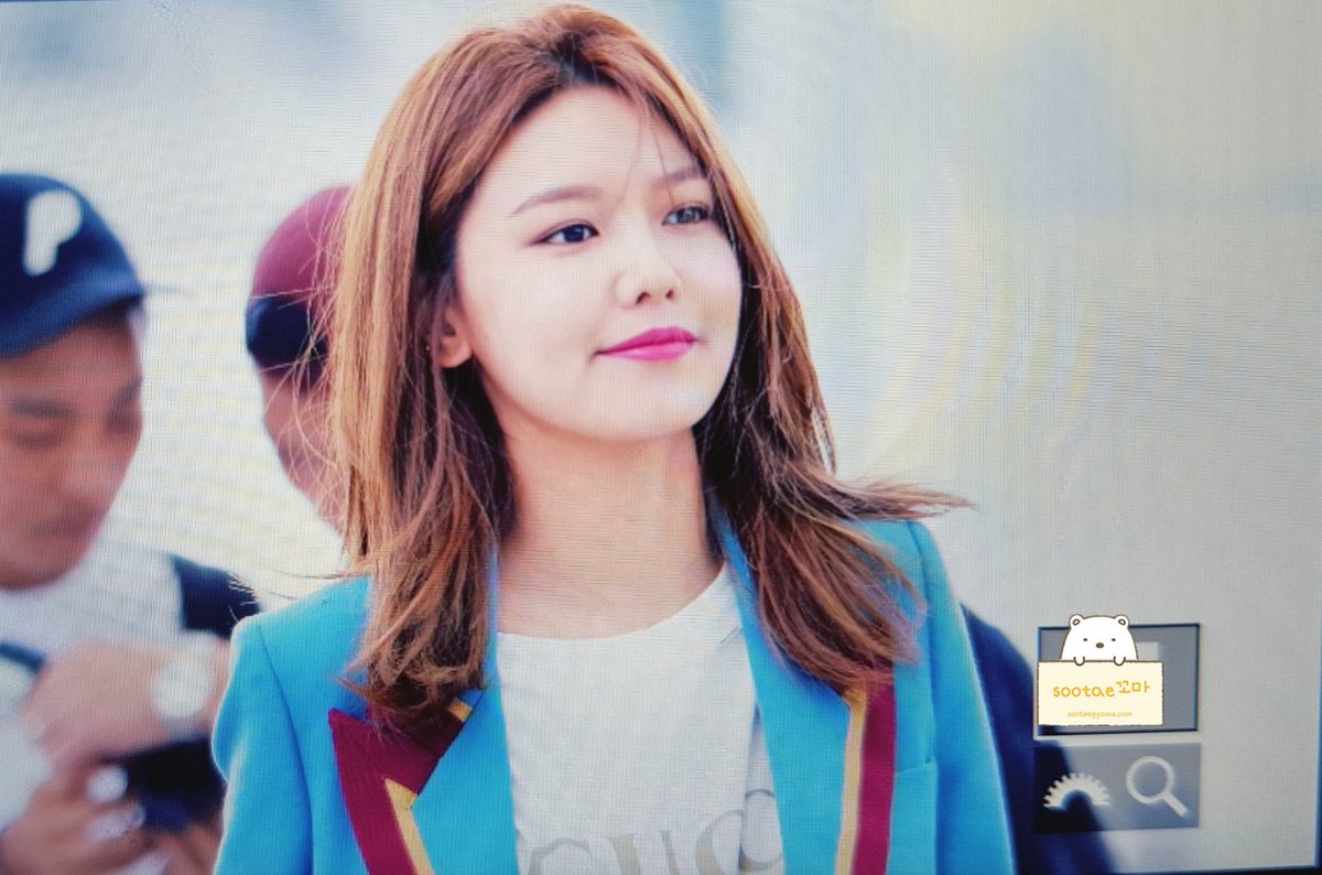 [PIC][28-05-2017]SooYoung khởi hành đi Florence - Ý để tham dự Show diễn “GUCCI Cruise 2018 Collection in Florence” vào trưa nay  DA4pMfvVoAApLo5