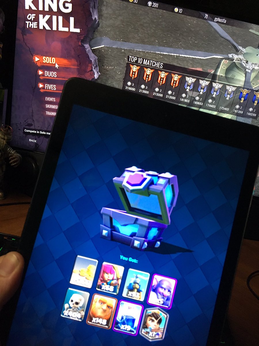 GPHustla's tweet image. My Saturday night.
@ClashRoyale @H1Z1KotK 
#addictedgamer