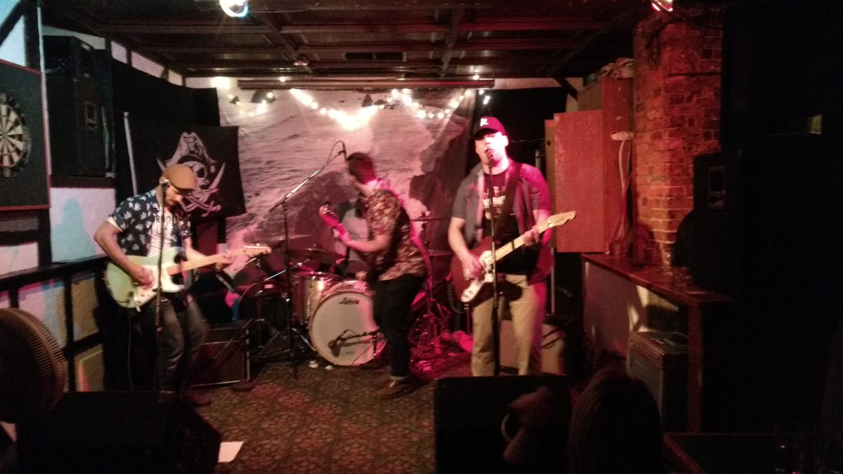 A little post Sudz &amp; Cider action <a href="/TheToucanPub/">The Toucan</a> Oakridge Ave. Check out the <a href="/kichesippibeer/">Kichesippi Beer Co.</a> lid <a href="/NathanLappan/">Nathan Lappan</a>  is repping.