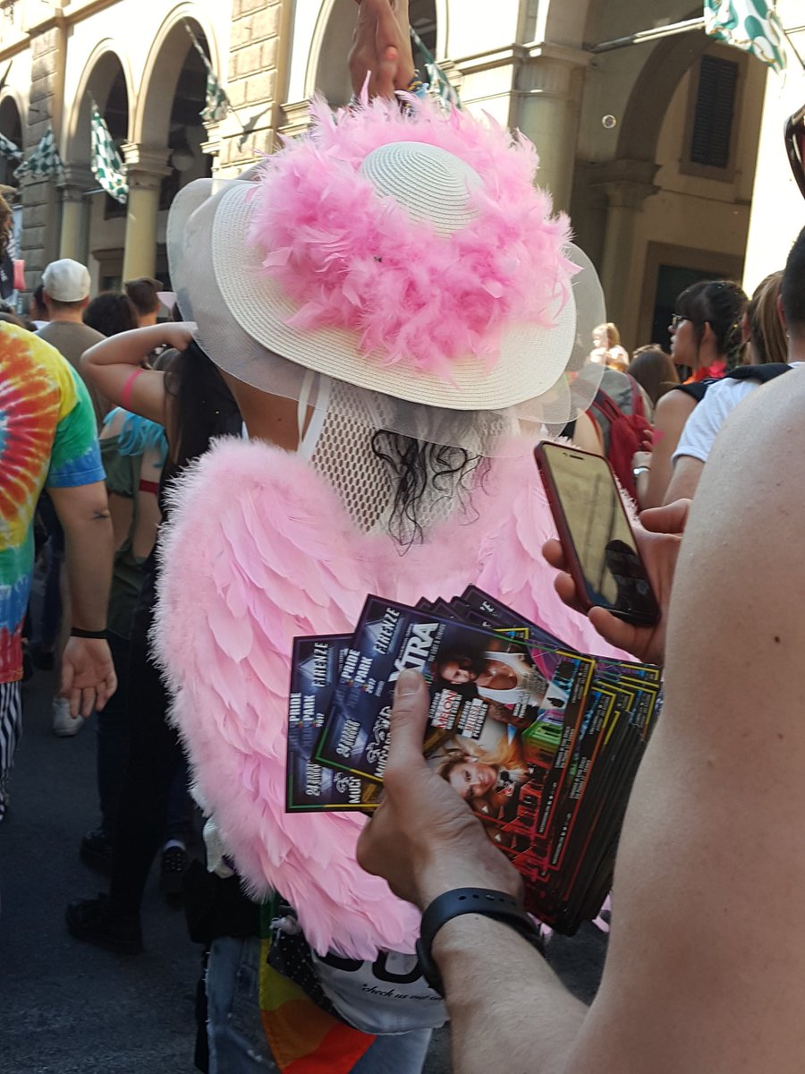 CapozzaLina's tweet photo. Primo gay pride ad arezzo https://t.co/NFFL5TskCt