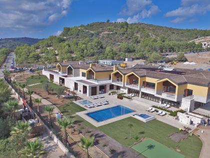 CapVermellCountryC. tweet media