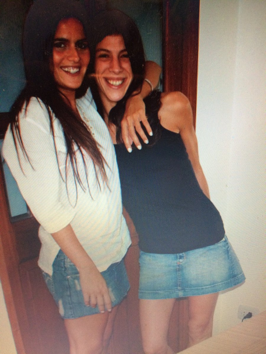 DamicoPau's tweet photo. Cuanta juventud! Y van cuantos años ya? Love u amiguita!❤️❤️❤️🌺❤️❤️❤️ https://t.co/m0RsWlcCQj