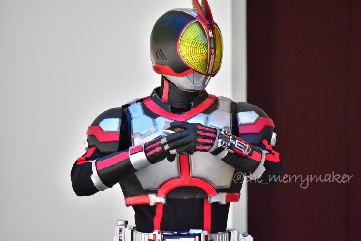 わいさん ひらパー ファイズ 仮面ライダー555 とても素晴らしい脚本でした まさかの琢磨くんファイズ登場には鞭と詩集の小道具も 本編を思わせる描写や台詞も多く 時の経過を感じさせつつも13年という年月がもたらす変化もしっかりと描かれ