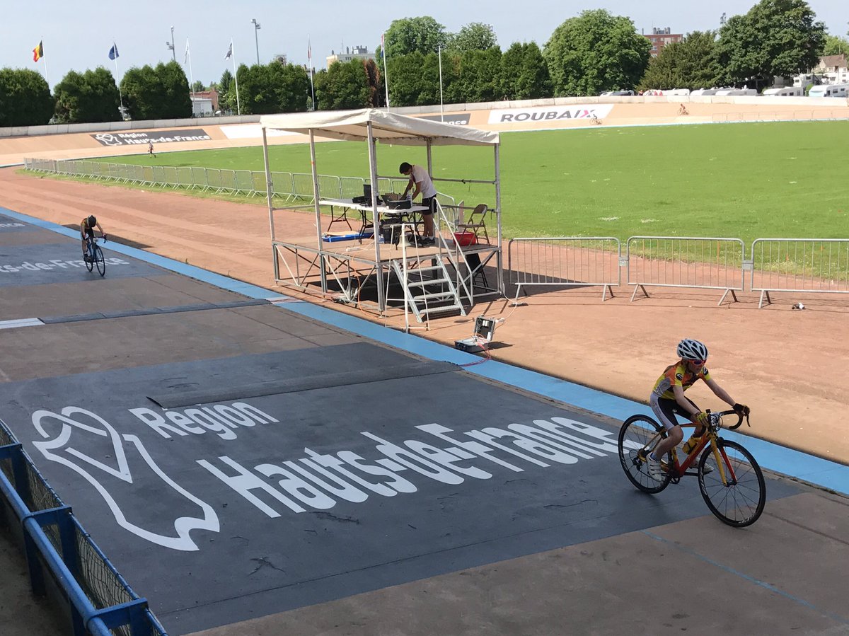 MIRacingAcademy's tweet photo. Nice to see @HSlipstreamers practicing their sprint finishing at #MiniRoubaix. Good luck for racing later! https://t.co/7WopO4Z2Dh