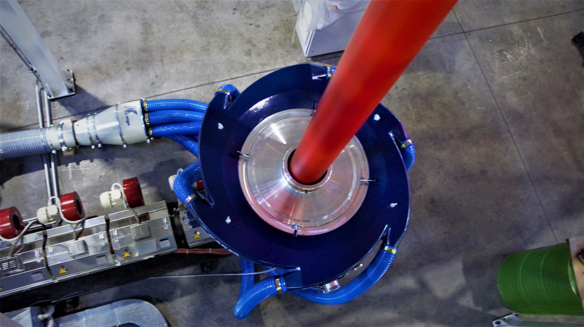 MPEXTRUDERS's tweet photo. Material: HDPE+ADDITIVES 
Layflat 1470mm, 
Gauge: 17.5μm, 
Throughput:  200kg/Hr, 
Power consumption: 83Amps https://t.co/943hGKpvsg