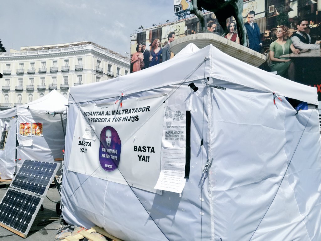 TodasASol's tweet photo. 3 días en huelga de hambre, 20 en ayuno. Hoy nos despertamos con la noticia de un nuevo feminicidio...
¡No nos mires, únete! ✊ https://t.co/fUNxJquafV