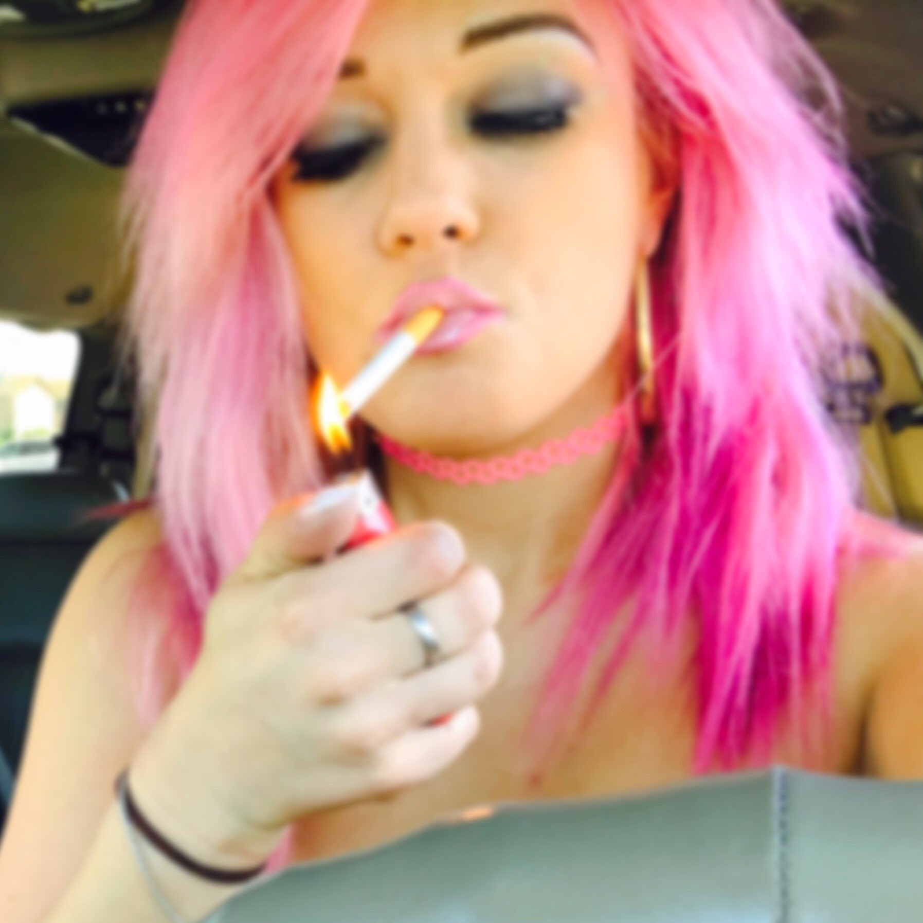 It's only temporary but I wish it would last foreveeeeeeer! 🎀 #pink #haircolor #hotpink #fetish #smoking #selfie https://t.co/PUXBqMlY54