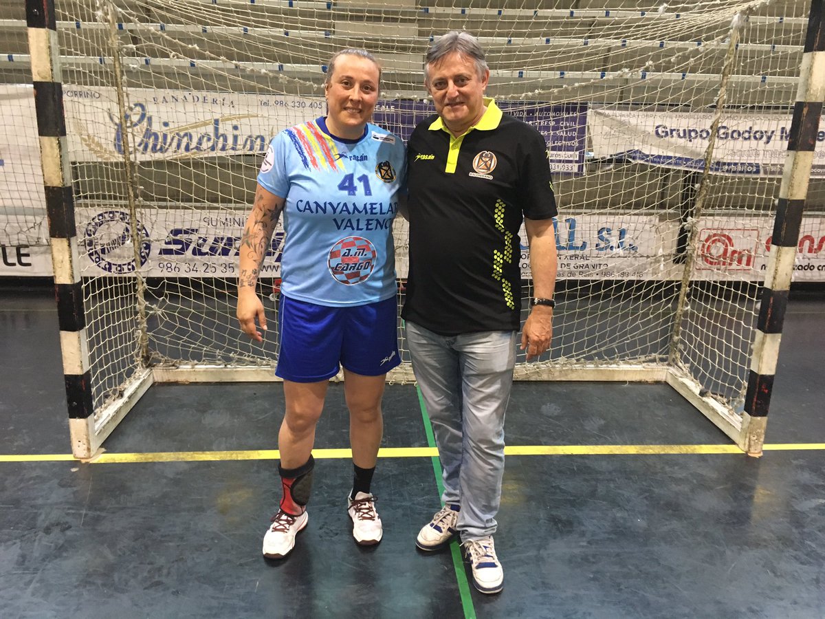 edu16handball's tweet photo. Último partido de @LigaLoteriasBMF con victoria @BMCanyamelar y la satisfacción de haberlo podido compartir con @atrix14 . Leyenda! https://t.co/bYuYX1LVD4