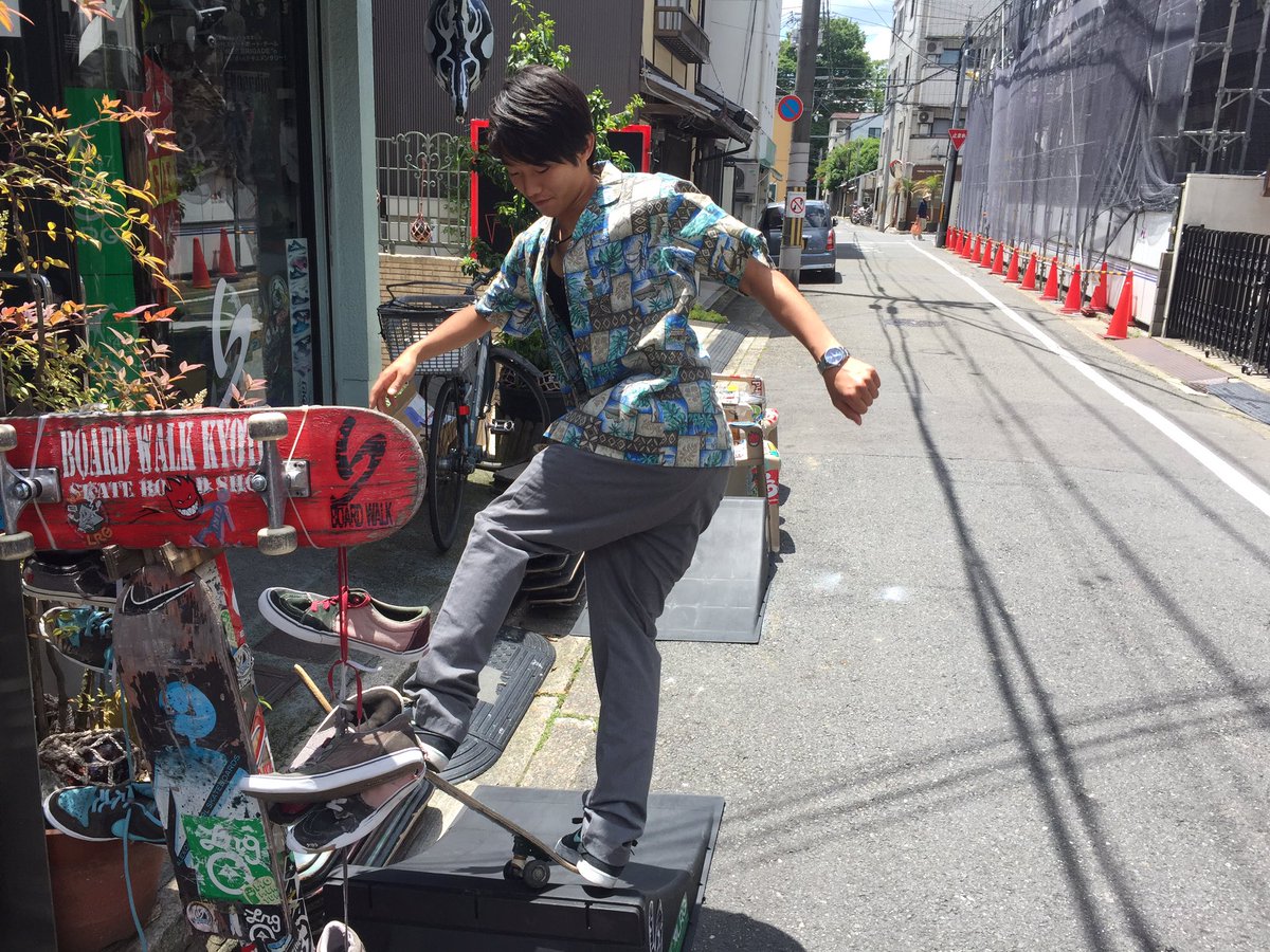 bws_kyoto's tweet photo. 冗談で世界最小のミニランプ謳ってるのに何の問題もなくやりよるスケボー"だけ"上手いアホ@yusukesk8 https://t.co/DsP9UFNa4k