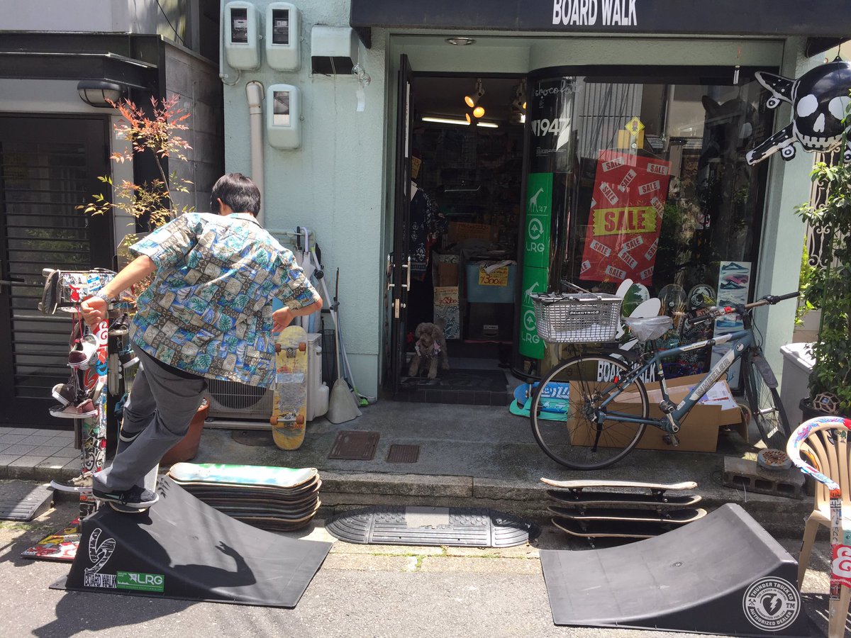 bws_kyoto's tweet photo. 冗談で世界最小のミニランプ謳ってるのに何の問題もなくやりよるスケボー"だけ"上手いアホ@yusukesk8 https://t.co/DsP9UFNa4k