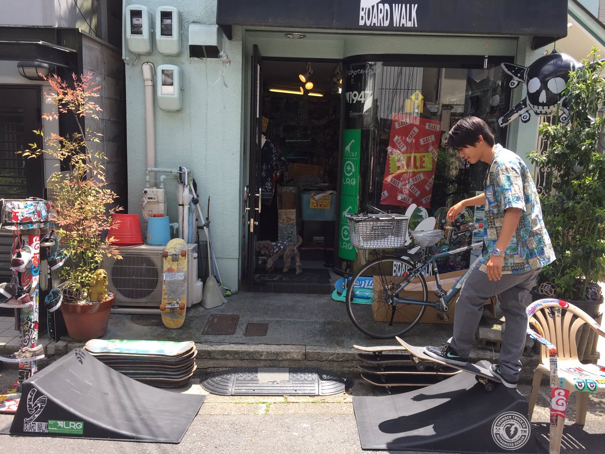 bws_kyoto's tweet photo. 冗談で世界最小のミニランプ謳ってるのに何の問題もなくやりよるスケボー"だけ"上手いアホ@yusukesk8 https://t.co/DsP9UFNa4k