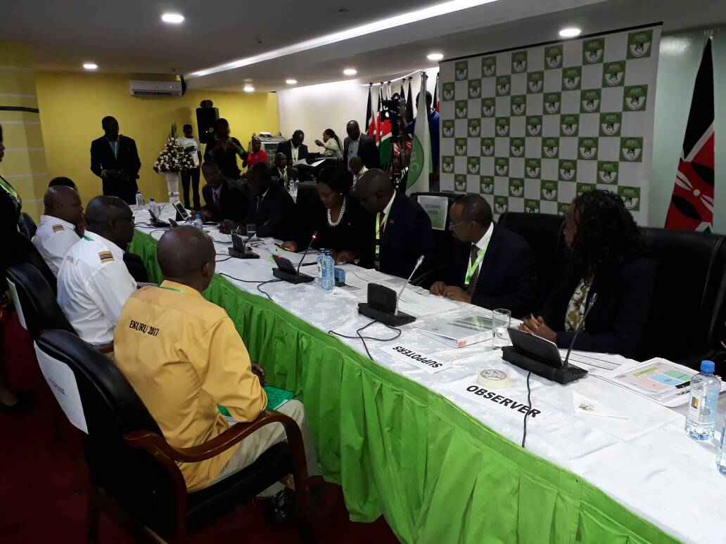 IEBCKenya's tweet photo. Presidential aspirants have begun submitting nomination papers to IEBC. Other aspirants being cleared at county and constituency levels. https://t.co/auG5PIhaUm