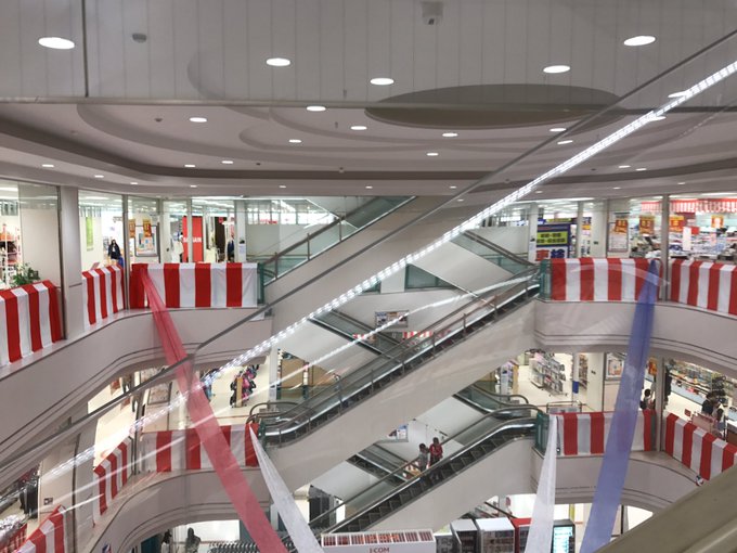 イトーヨーカドー新浦安店にシン レラ城が建つ Togetter