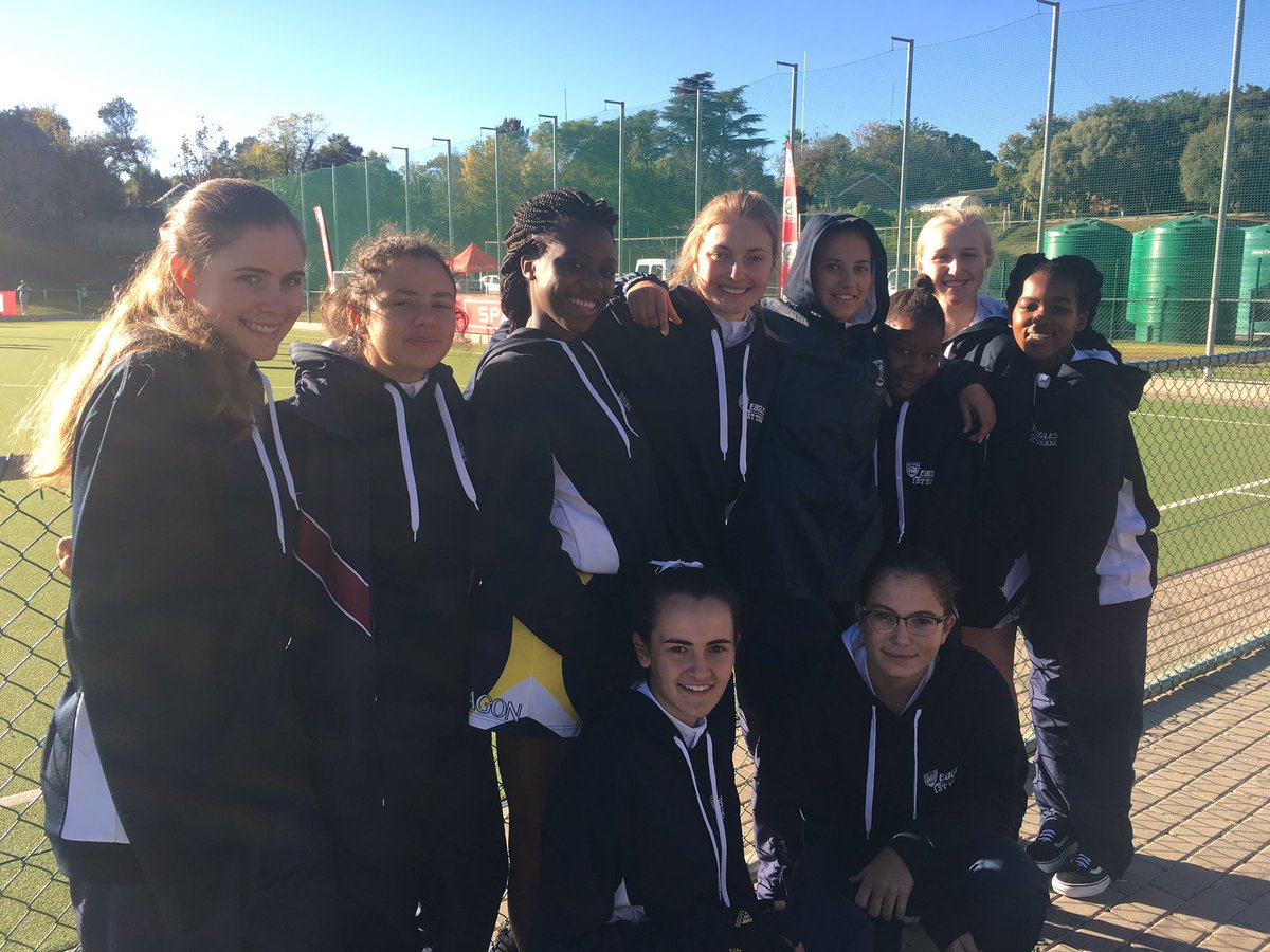 RachelleHewson's tweet photo. The Maragon girls! #spargirlshockeyfourways https://t.co/11GCRgV2qG