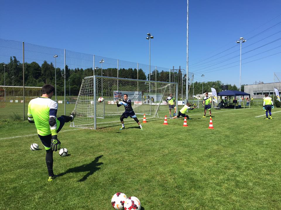 keeperschool_ch's tweet photo. training... switzerland with @keeperschool_ch @ProS_Keeper @1jonathanbarber  @RefereeHalsey https://t.co/zpk3BkbDJt