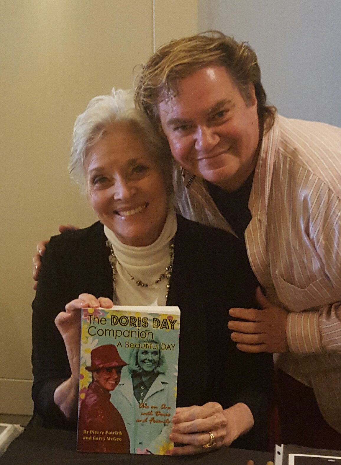 A very Happy Birthday to Lee Meriwether a true wonderful Actress and forever Beautiful. Here book. 