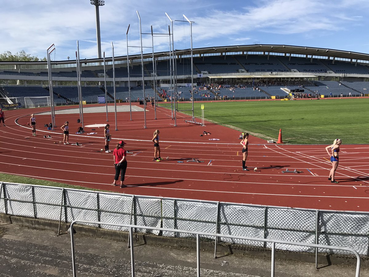 TIS_Live's tweet photo. F15 4x80m till final trots lite sämre växlingar! Finalen går 10:20 https://t.co/T4PHDzEUST