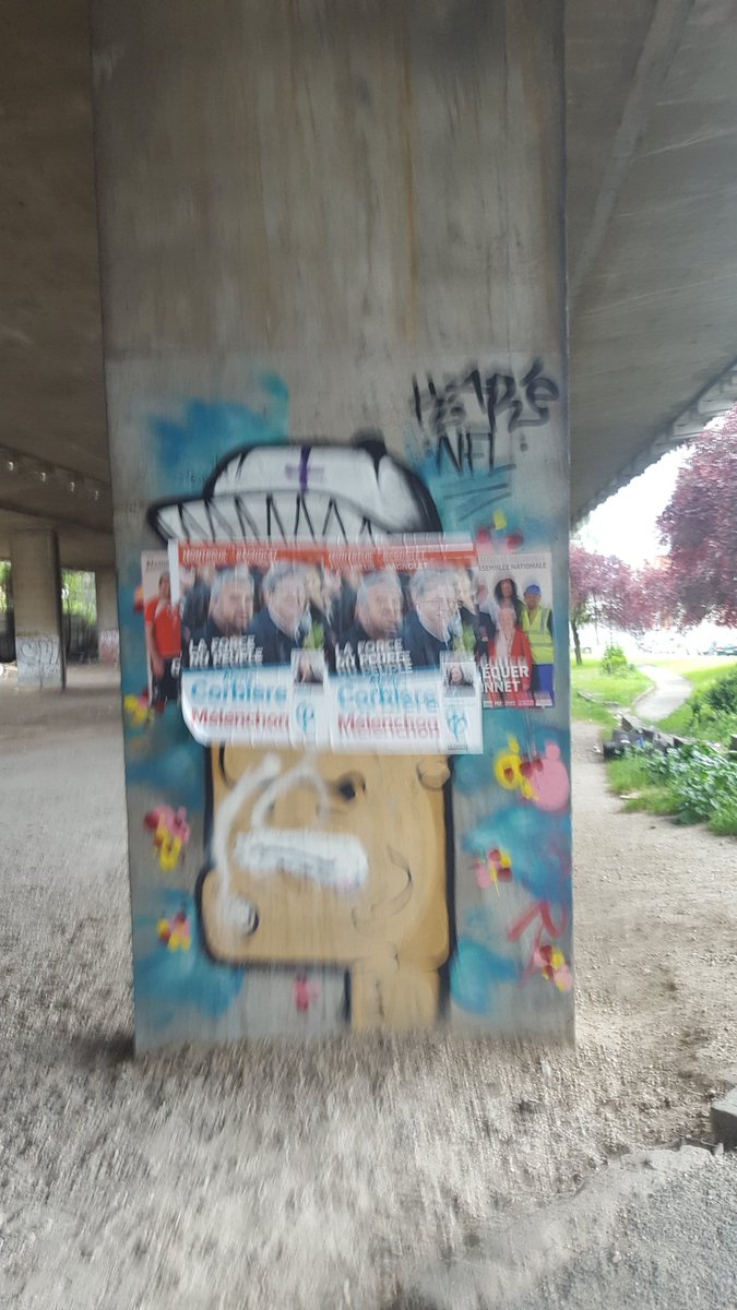 yannigg's tweet photo. Pas de respect pour le #StreetArt de #Montreuil chez #LeChequer #Laporte #Brard & #Corbiere empilant leurs affiches sur certains spots https://t.co/ANPzRHXpSV