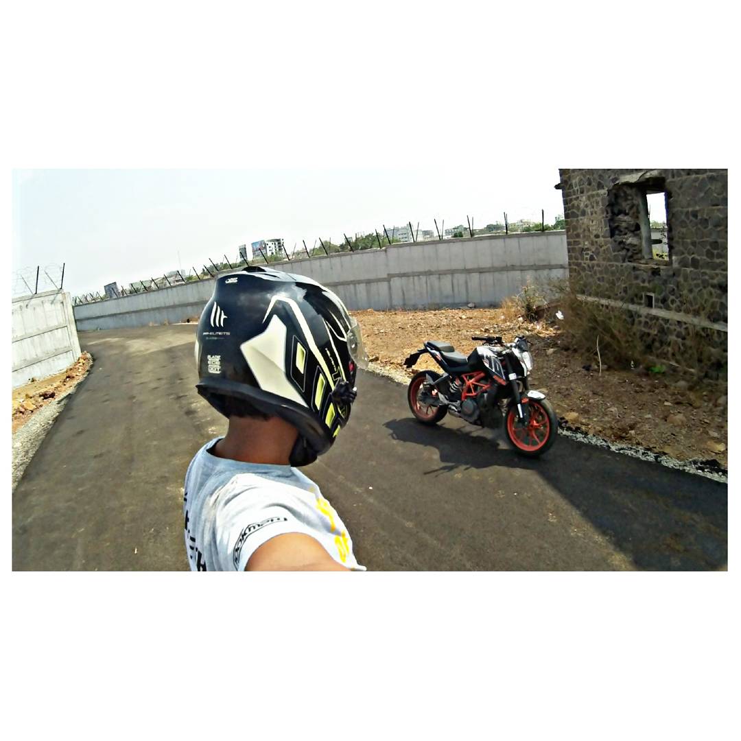 motoblipperz's tweet photo. #KtmDuke390 #KtmIndia #MtHelmets #SpartanProgear #MotoMadness #SjCamIndia #SjcamPhotography #100Kmph #TeamDriven #Stuntech #MotoBlipperz https://t.co/9FkDcEjACb