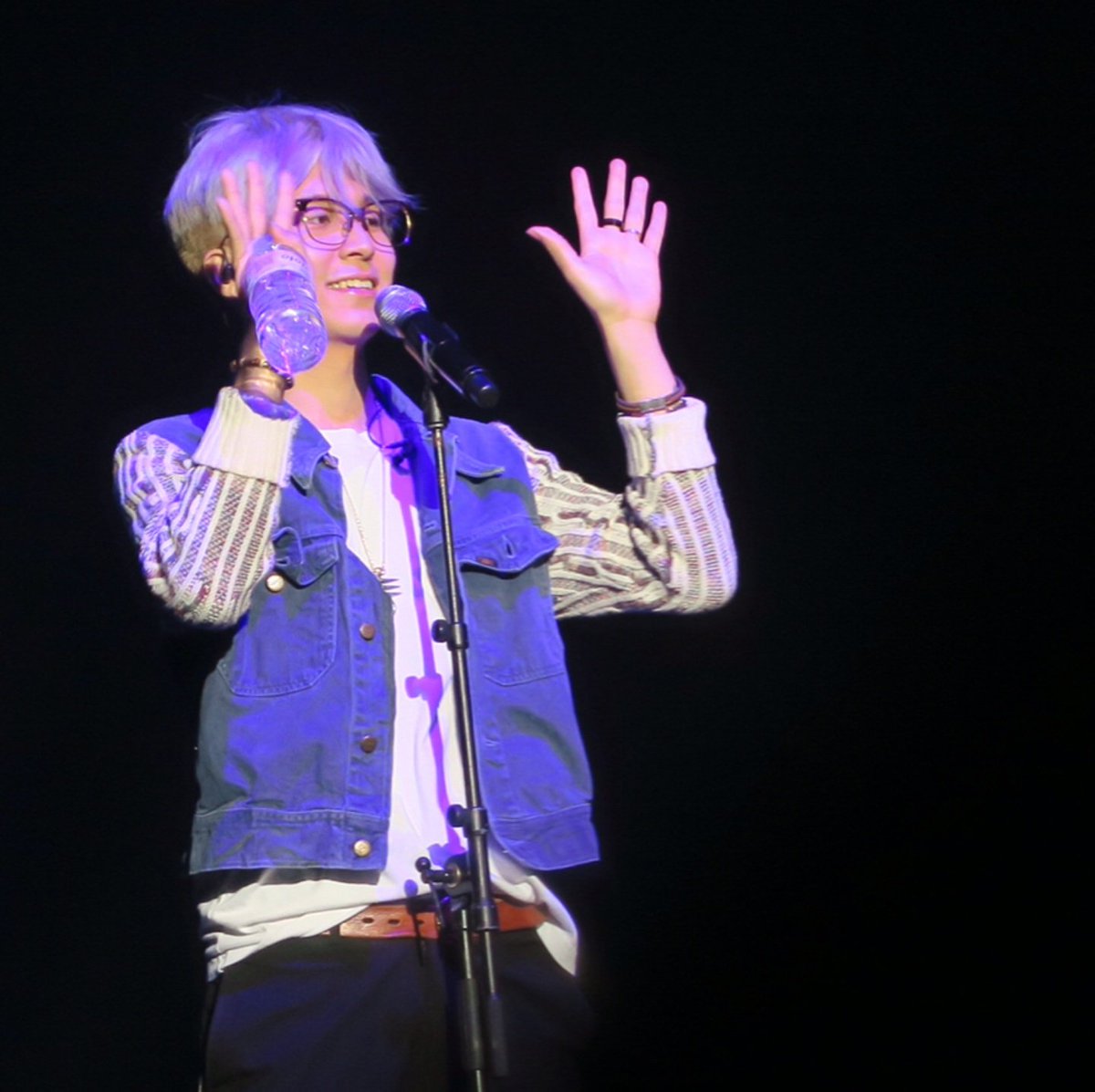 colde0channel's tweet photo. [photos] 170528 seoul jazz festival

colde wearing glasses 🤓😍 https://t.co/jP19EZYyQ8