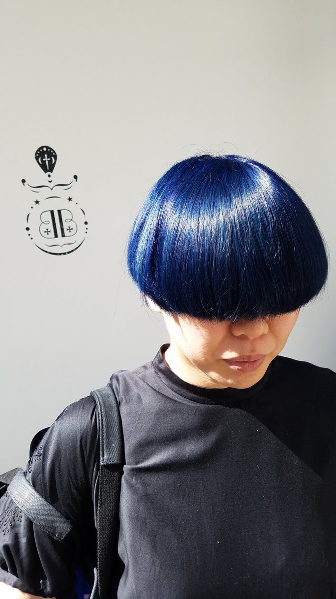 中崎町atelier Bebe池尻亮介 マッシュ ブルー カラー剤でブルーにできる 時代が来てるのね ブリーチ アディクシーカラー アトリエベベ Atelierbebe 中崎町 中崎町美容室 南森町 天満橋 茶屋町 扇町 都島 サロンモデル 本日のジリ君