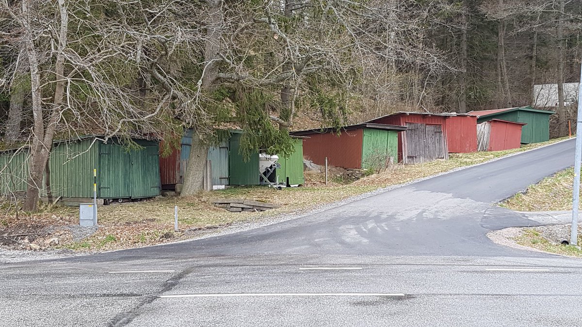 lillemyk's tweet photo. På besøk hos seriøse bruktgarasjesamlere i Dingle. https://t.co/aRLwMnznqO
