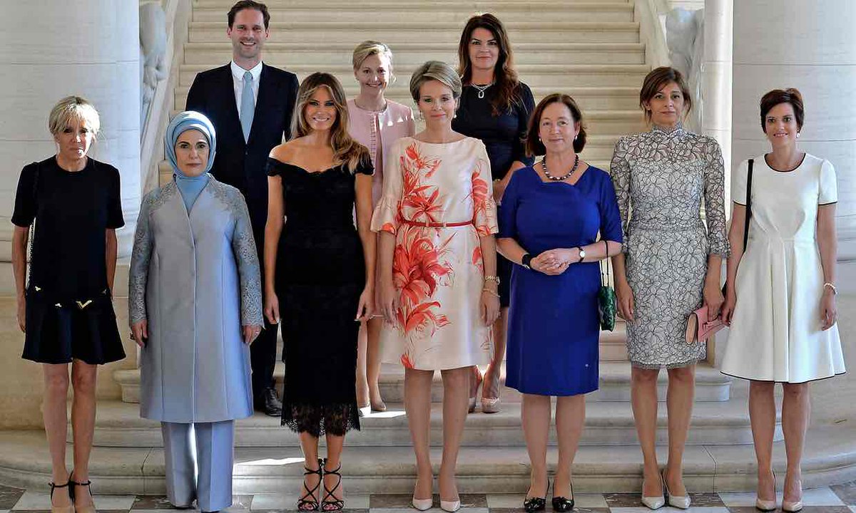 White House photo caption omits husband of Luxembourg's gay PM trib.al/NuYFoij
