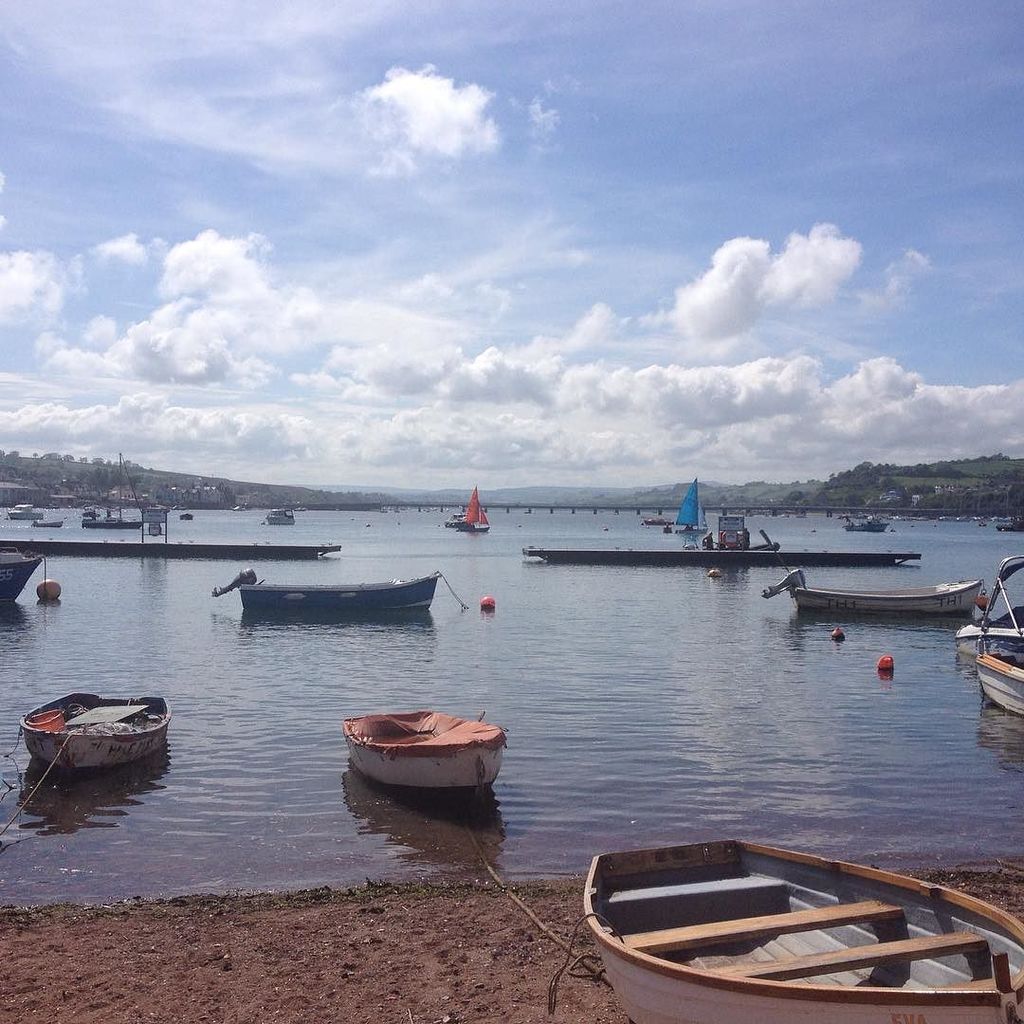 MandyPearse's tweet photo. Boats on the Teign #devon #southdevon #teignmouth #teignriver #backbeach #boats https://t.co/DAAHTs0xIg https://t.co/VZOm7ZLYAd