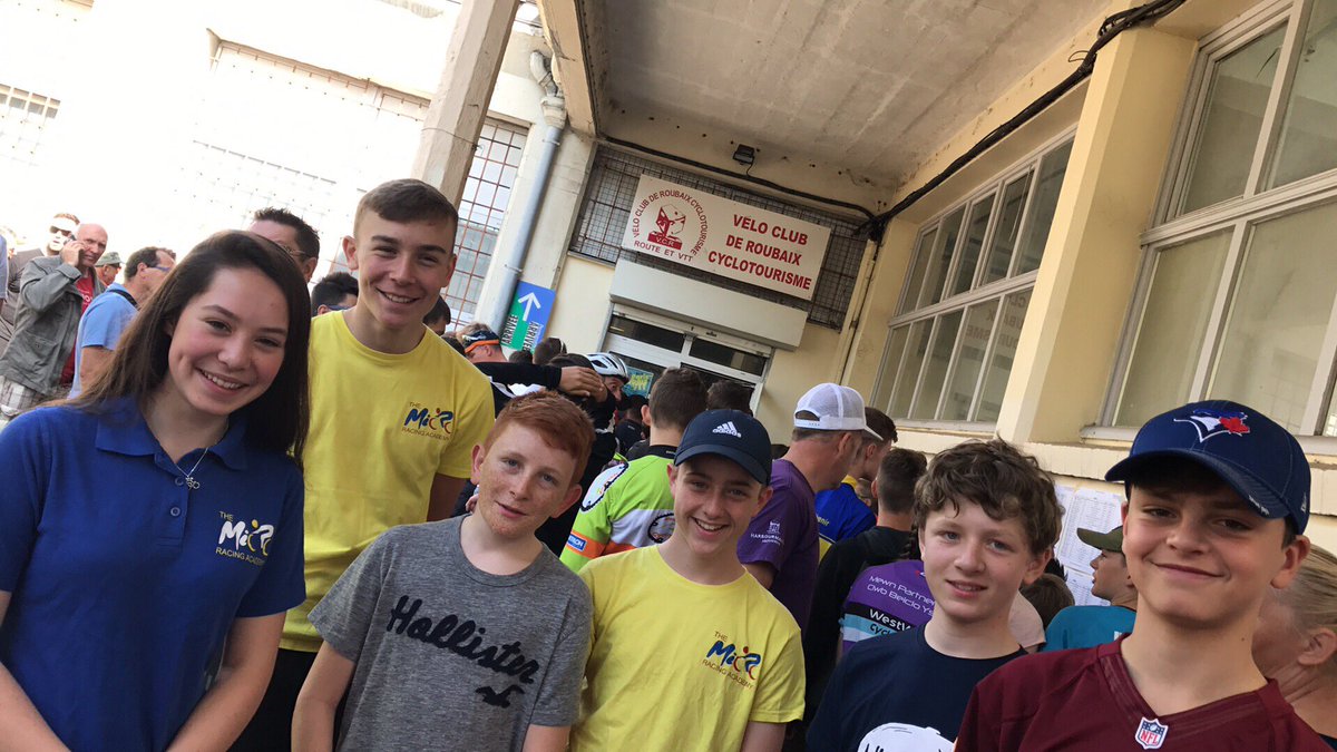 MIRacingAcademy's tweet photo. Sign-on queue: ~200 riders. Expecting a hot and dusty one. Will try to post some updates later here and on FB. #MiniRoubaix https://t.co/bRpoVWQyfX