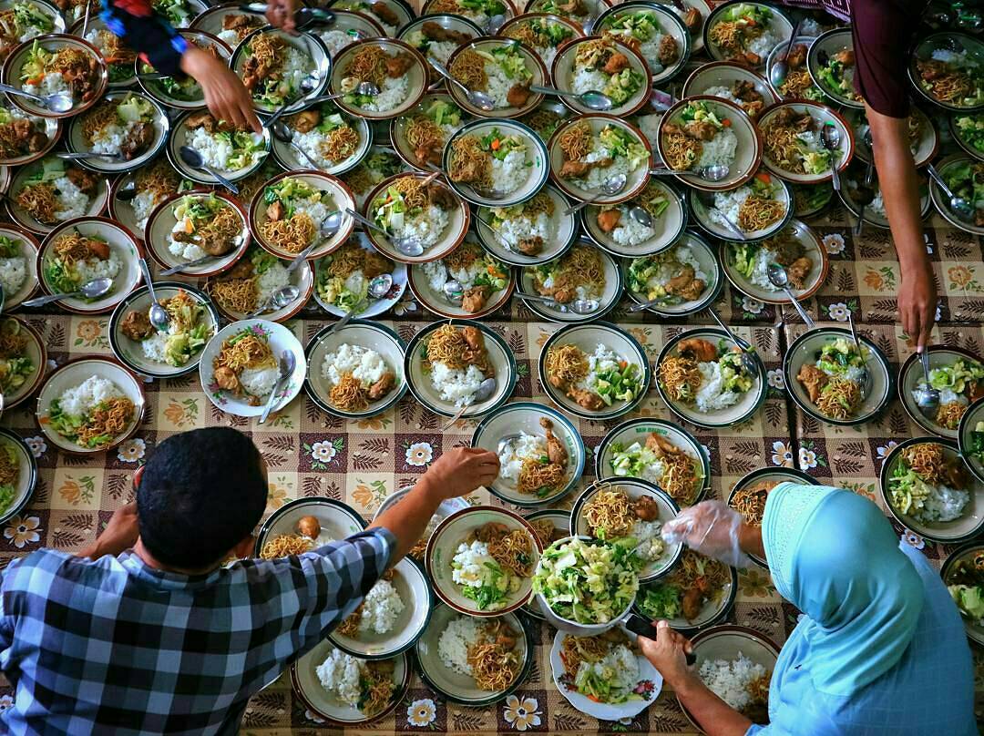 Gimana puasanya lur, Lancar?
Monggo sempatkan mampir ke kampung Ramadhan masjid Jogokariyan,ada sekitar 1500 takjil/harinya

Foto: yosafatyk