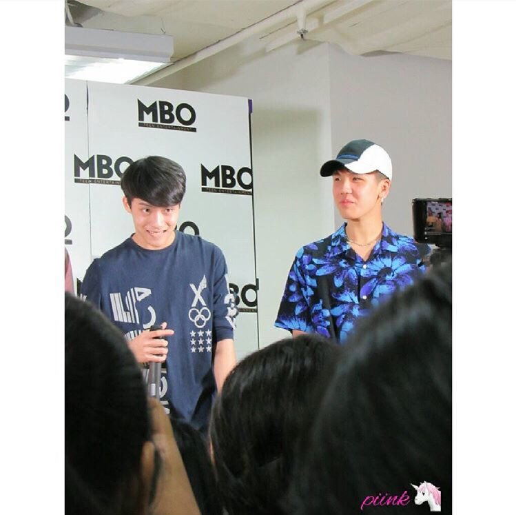 mewbothx's tweet photo. (- ig : piink.sa ) #ทีมหล่อดุ #MBOOfficial #mbofanmeet 💙 (1) https://t.co/9334aVQc6O