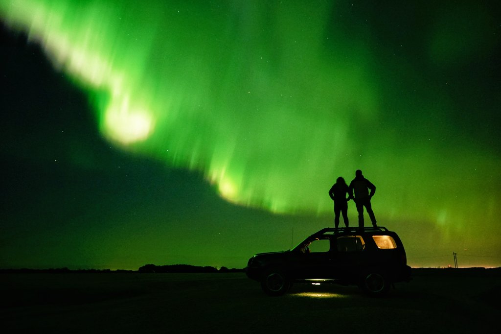 lostgirlsguide's tweet photo. So... About those Northern Lights tonight.... 😍😍😍 #exploresask #exploreCanada #exploreyxe #auroraborealis #landoflivingskies https://t.co/tTprTYZC9D