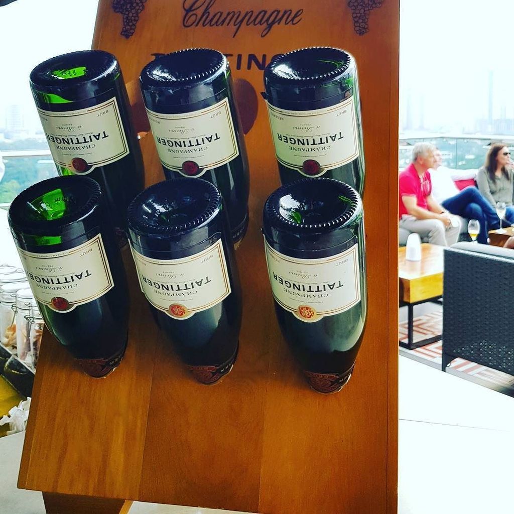 Free flow Tattinger happy hour at Raffles #manila #philippines #rtw ift.tt/2r189ZK