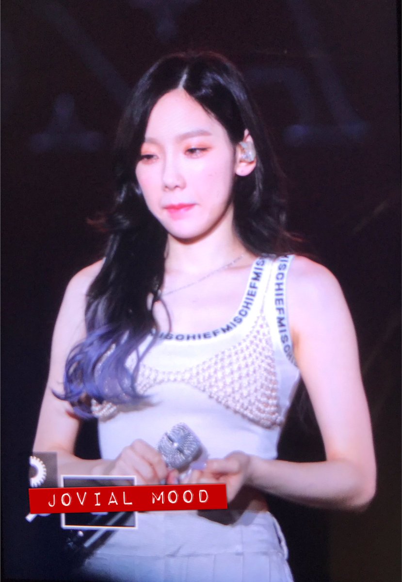 [PIC][27-05-2017]TaeYeon khởi hành đi Thái Lan để tham gia Concert - "PERSONA in BANGKOK" vào chiều nay - Page 2 DA6-tVrUIAAqj4t