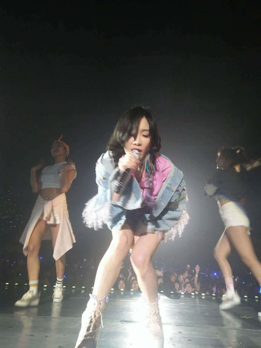 [PIC][27-05-2017]TaeYeon khởi hành đi Thái Lan để tham gia Concert - "PERSONA in BANGKOK" vào chiều nay - Page 2 DA60I0HVYAA0IBr