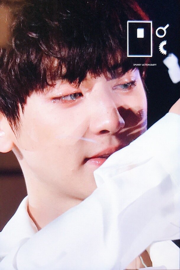 parkyoda92_'s tweet photo. ใครจะรู้ว่าภายใต้ฉายาแฮปปี้ไวรัส หรือคนคอยสร้างสีสันให้ทั้งเมมเบอร์และอซอ. จะมีมุมอ่อนไหวและจิตใจบอบบางแบบนี้ พี่เก่งมากและเข้มแข็งมากๆเลยนะ https://t.co/xBwVdzLLlJ