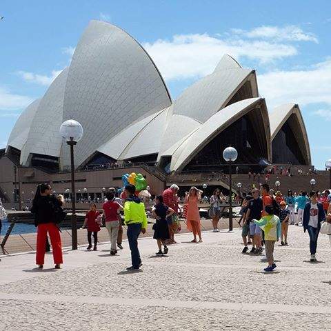 Tanning in front "Keong House" #Sydney #melbournegrandprix #Australia <a href="/ZHaamo/">Neth[a]</a> <a href="/_cleoregina/">† C L E O P A T R A</a>