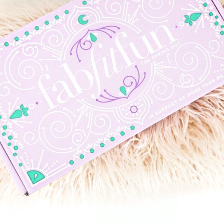 ItsBostonNikki's tweet photo. The summer box is on the way!! Sign up and get 20% off using code ITSNIKKI ☀️ #fabfitfun #fffpartner @FabFitFun https://t.co/YUQaqSlMR8