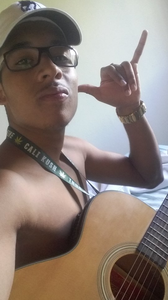 _Faelzinho's tweet photo. Um beck e um bom som pra suprir🎧 #DeBoaComAVida #Domingando #VivaOSom #VivaORap 🎈😎🤙🏾 https://t.co/LQn5jV7eto