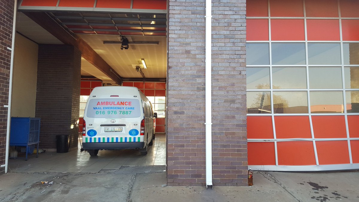 VEC awaiting HALO 1 at Vdbp fire to airlift a P1 cardiac patient to a JHB facility.