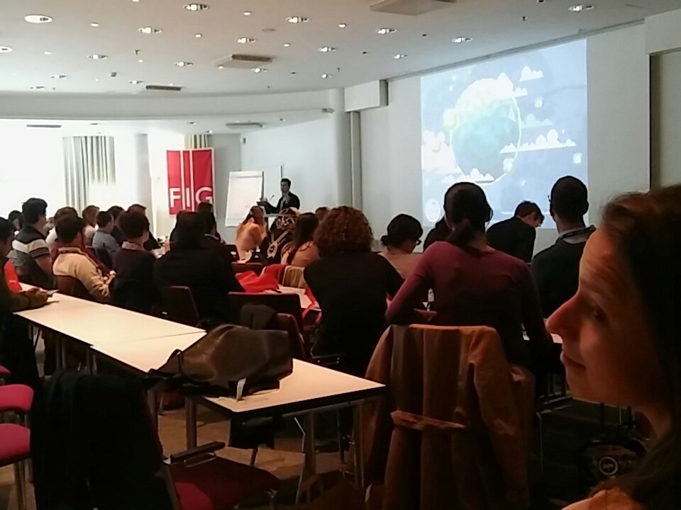ebgeo's tweet photo. When all the people stoped to look and feel the inspiration from CheeHai Teo..... #5ysem @fig_young https://t.co/JZS4YK2HgF