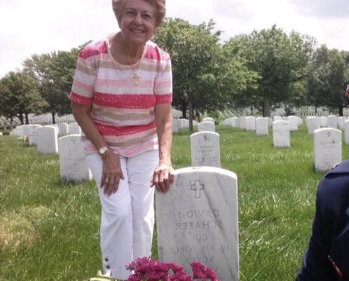 ⚡️My mom at My father's grave in Arlington🇺🇸 with all the other Patriots🇺🇸RIP✝️ #memorialday2017 #RemebertheFallen 🇺🇸#UT03 #Debbie4Congress