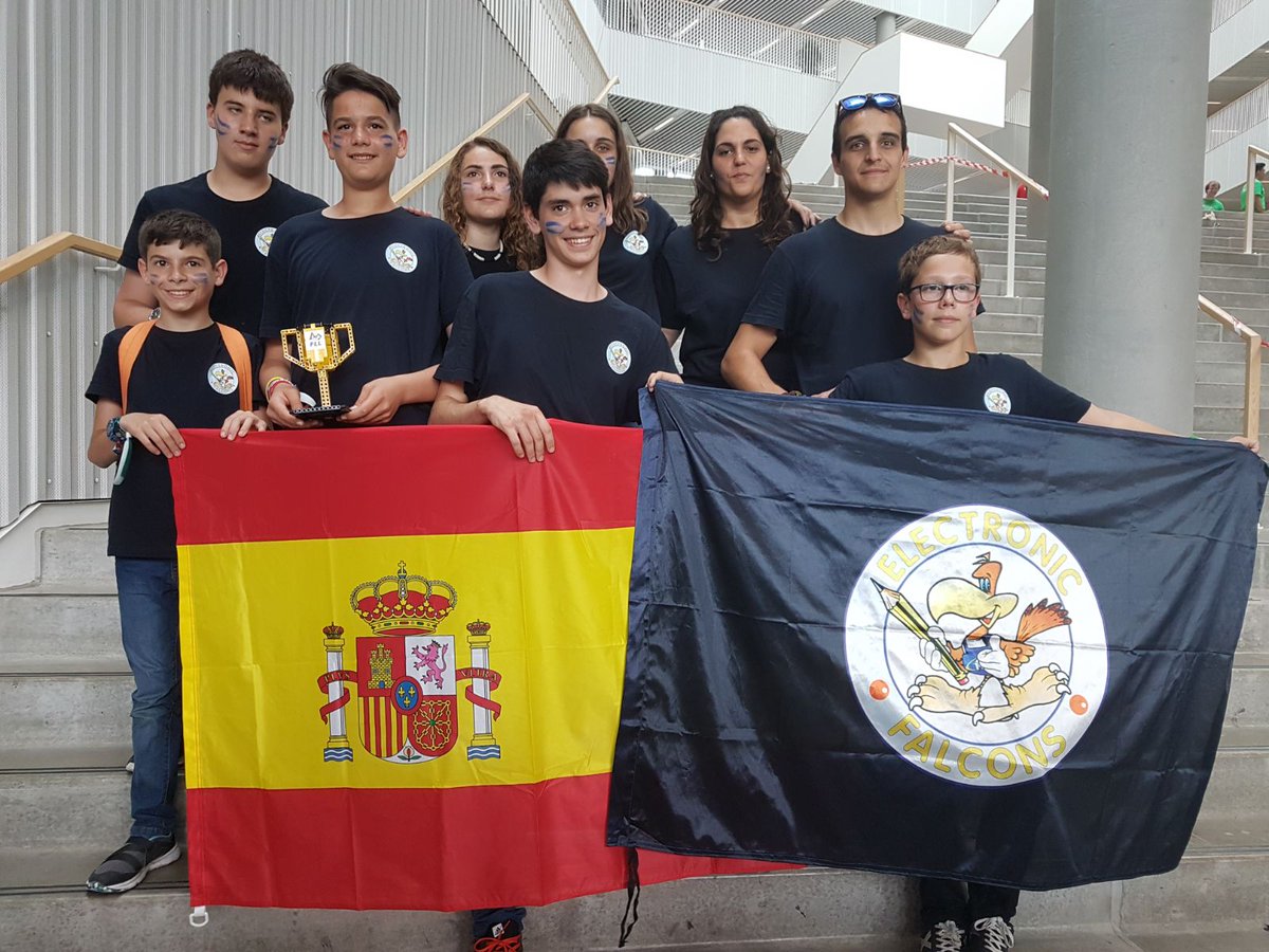 ardillaslego's tweet photo. @Electr_Falcons 🎉🎉🎉
#FLLOEC2017 #FLLSpain @FLLSpain https://t.co/NkBVIYl309