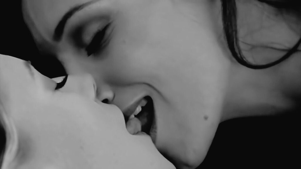 Lesbian Gifs tweet media