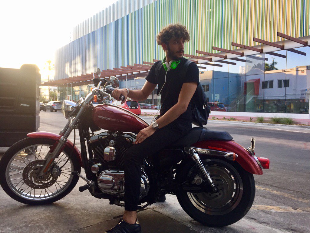 YUMANOFFICIAL's tweet photo. #harleydavidson #miamilife #miamibeach #djlife #top #summer #everyday #beats #buti #yuman #miabag https://t.co/Eg9TTEs3oi