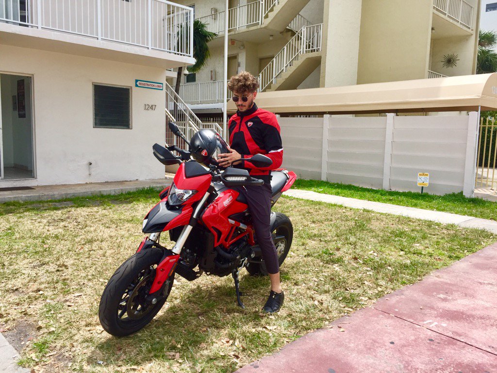 YUMANOFFICIAL's tweet photo. A motorcycle ride?? 🏝🏍 #yuman #djlife #sun #ducati #miami #miamilife #ducatimiami #enjoy https://t.co/gFgIwHnt6V