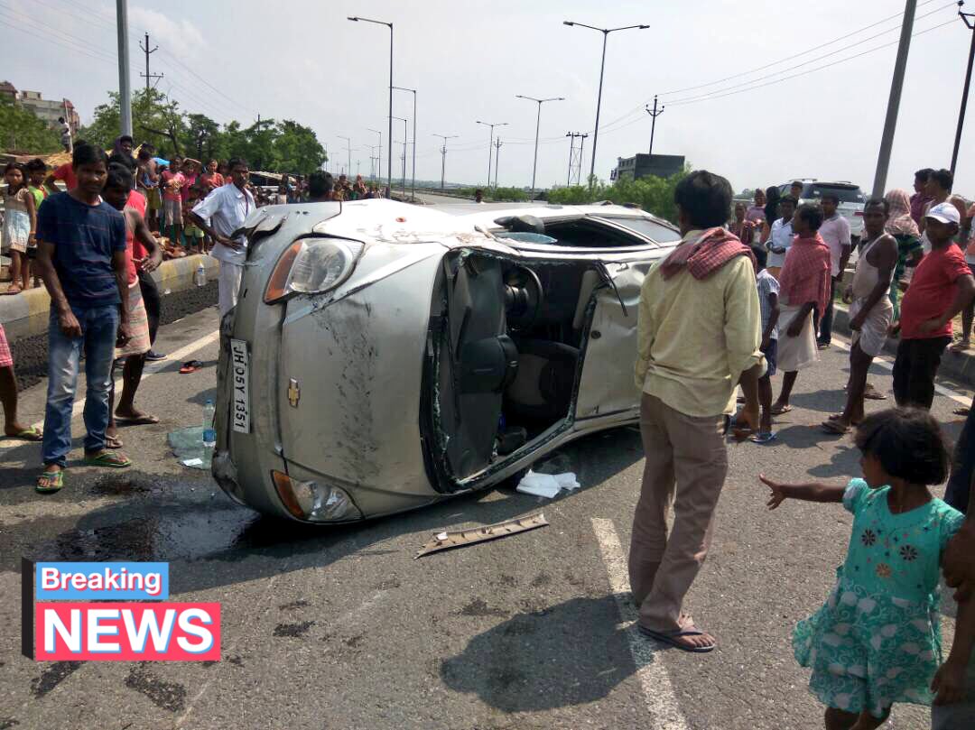 JsrLive's tweet photo. #JustIn Car accident near Marine Drive #jamshedpur #pics #news #jsrlive https://t.co/jhqoKfb8Cu